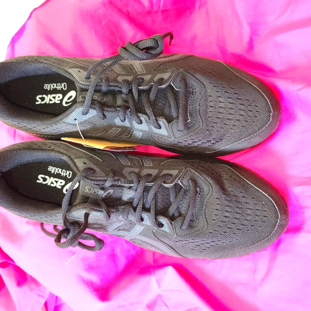 Brand new ASICS  GEL-VENTURE 9